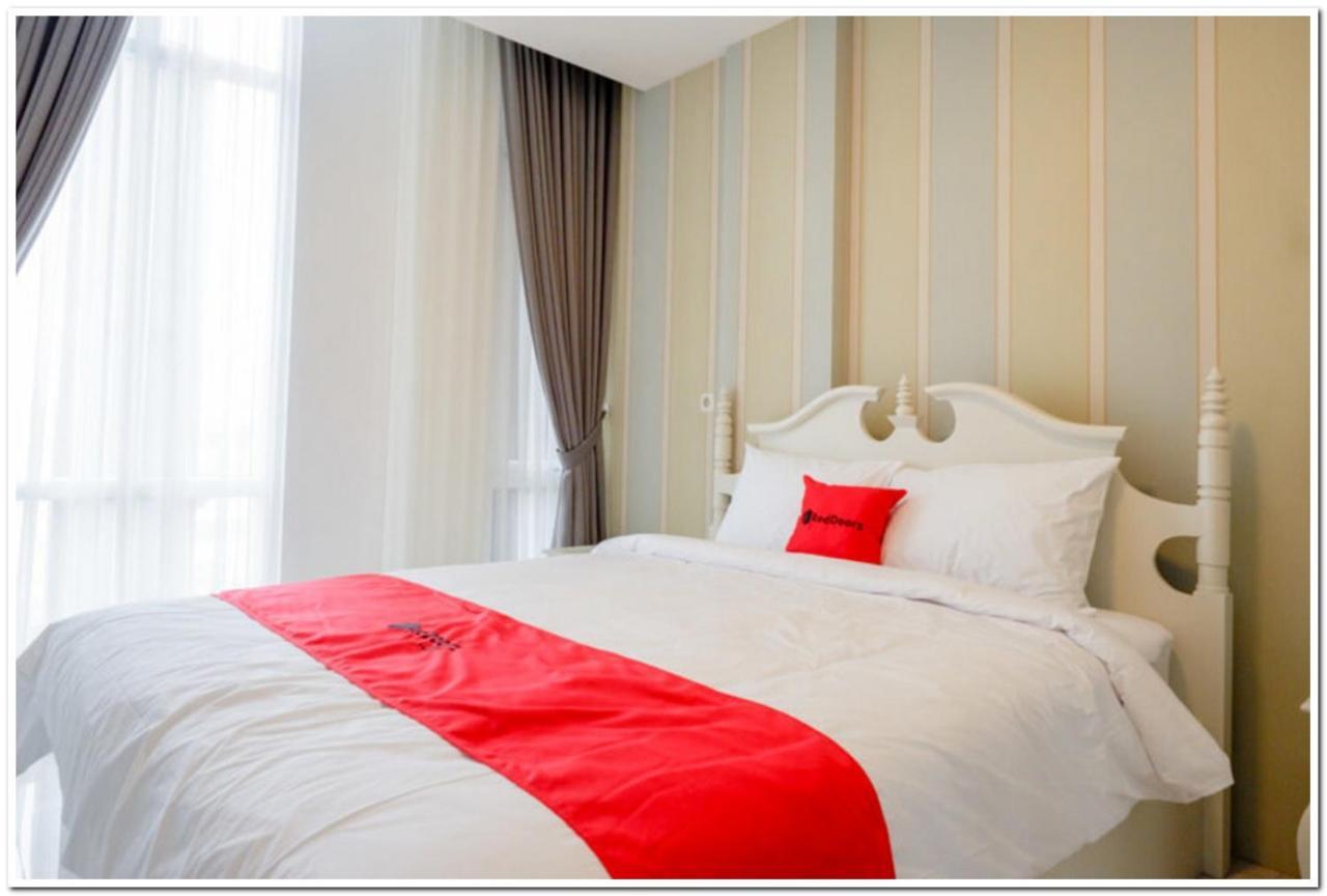 Reddoorz Plus @ Madukoro Raya Semarang Exteriör bild
