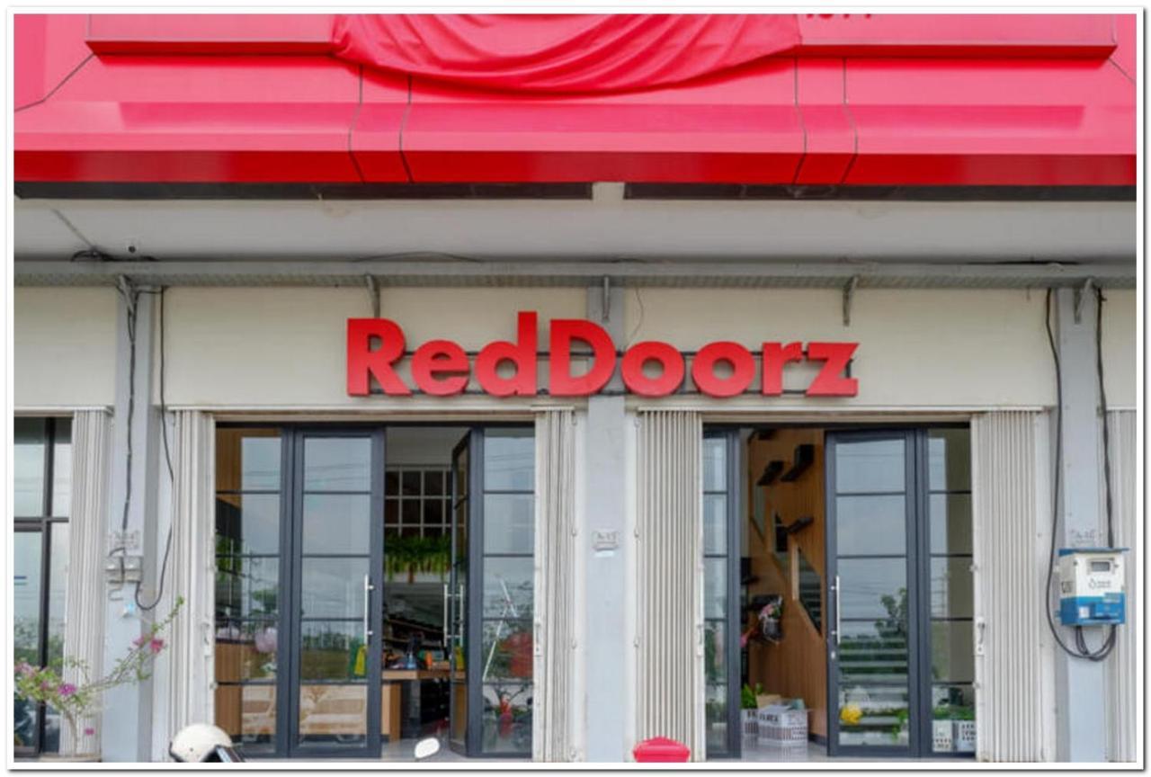 Reddoorz Plus @ Madukoro Raya Semarang Exteriör bild